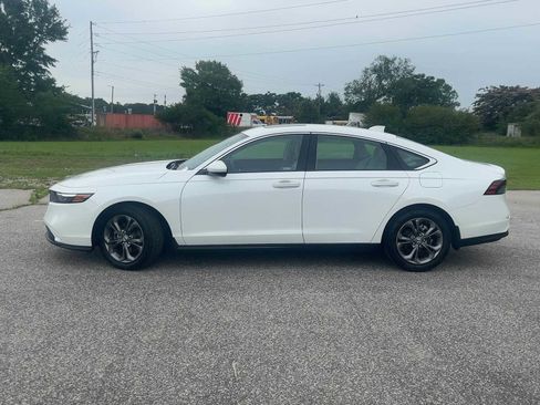 Used 2024 Honda Accord EX image 2