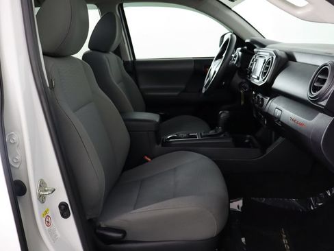 Used 2017 Toyota Tacoma SR w/ SR Convenience Package RWD image 11