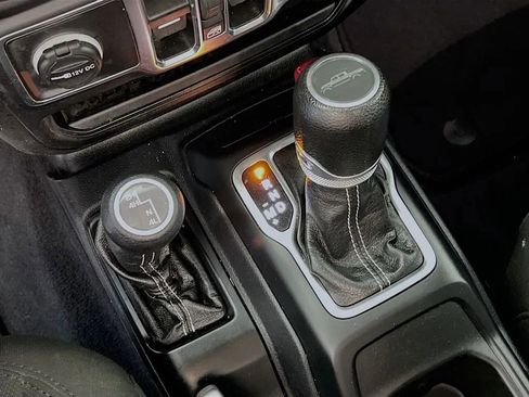 Used 2021 Jeep Gladiator Overland image 18