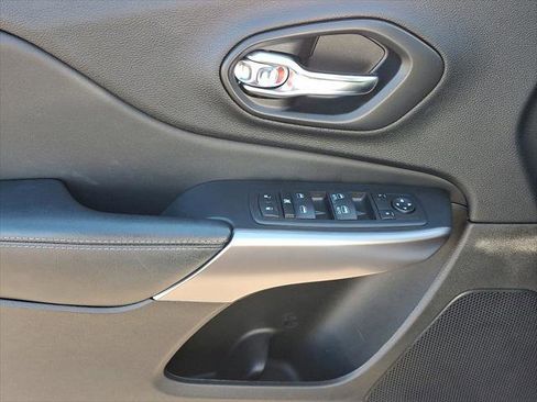 Certified 2021 Jeep Cherokee Latitude Lux w/ Comfort/Convenience Group image 23