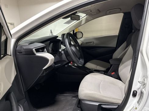 Used 2022 Toyota Corolla LE FWD image 19