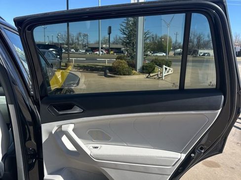 Used 2023 Volkswagen Tiguan SE R-Line image 16