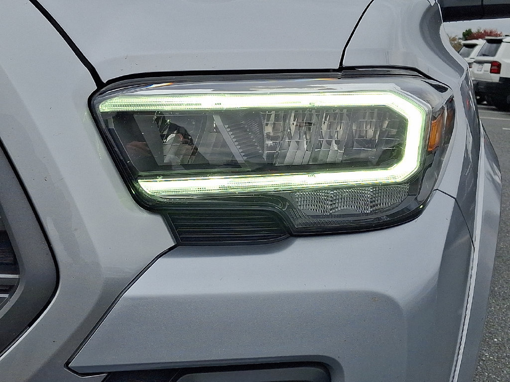 Used 2022 Toyota Tacoma TRD Sport w/ Technology Package AWD/4WD image 11
