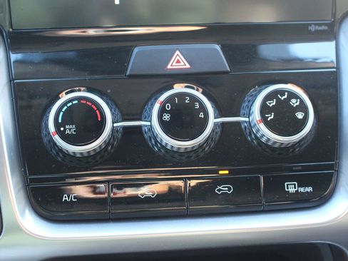 Used 2023 Kia Sorento LX image 32