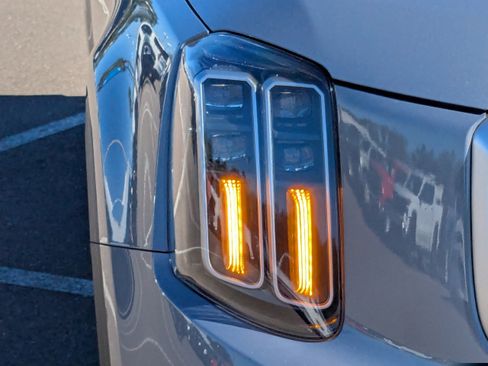 Used 2024 Kia Telluride SX w/ Towing Package image 9
