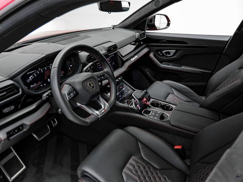 Used 2025 Lamborghini Urus SE AWD/4WD image 3