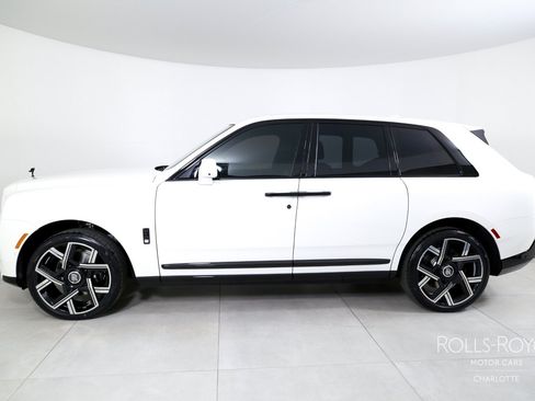 Used 2026 Rolls-Royce Cullinan AWD/4WD image 3