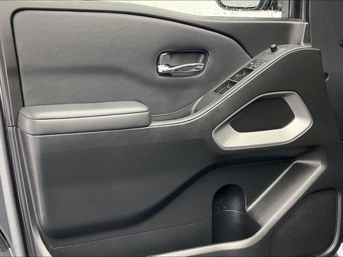 Used 2022 Nissan Frontier SV w/ Technology Package image 25