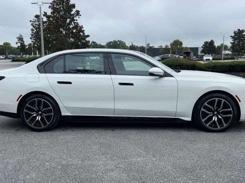 New 2025 BMW i7 xDrive60 image 9