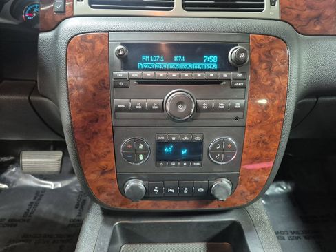 Used 2014 Chevrolet Silverado 2500 LTZ w/ LTZ Plus Package image 14