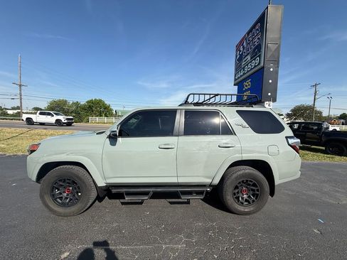 Used 2022 Toyota 4Runner TRD Off-Road Premium w/ 4Runner Black Package (TMS) AWD/4WD image 6