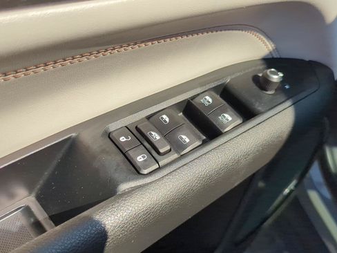 Used 2022 Jeep Compass Limited w/ Sun and Sound Group AWD/4WD image 15