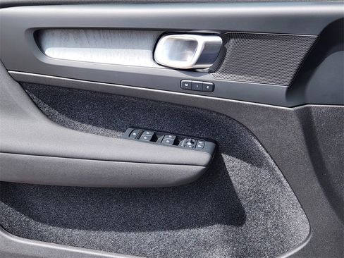 New 2025 Volvo XC40 B5 Core w/ Protection Package Premier image 9