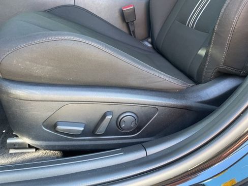 Used 2022 Hyundai Elantra SEL w/ Convenience + Premium Package image 9