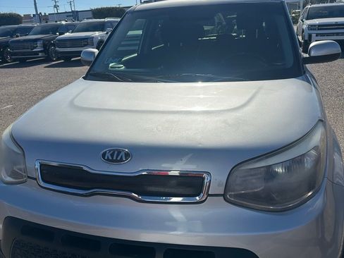 Used 2015 Kia Soul + image 6