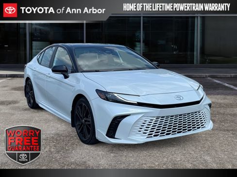 Used 2025 Toyota Camry XSE FWD image 1
