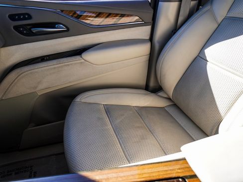 Used 2021 Cadillac Escalade Sport Platinum image 30