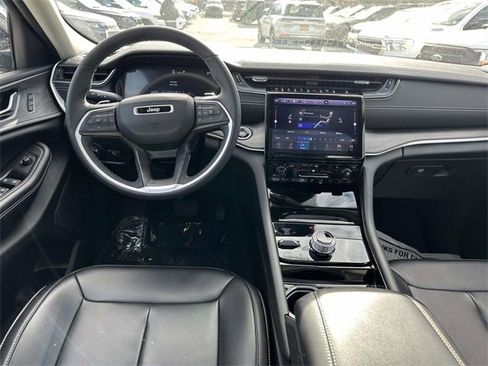 Certified 2023 Jeep Grand Cherokee Limited w/ Black Appearance Package image 20