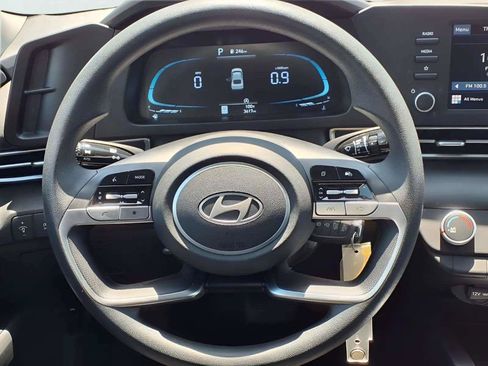 Certified 2025 Hyundai Elantra SE w/ Cargo Package FWD image 18