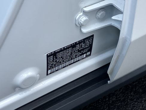 Certified 2024 Honda HR-V LX image 29