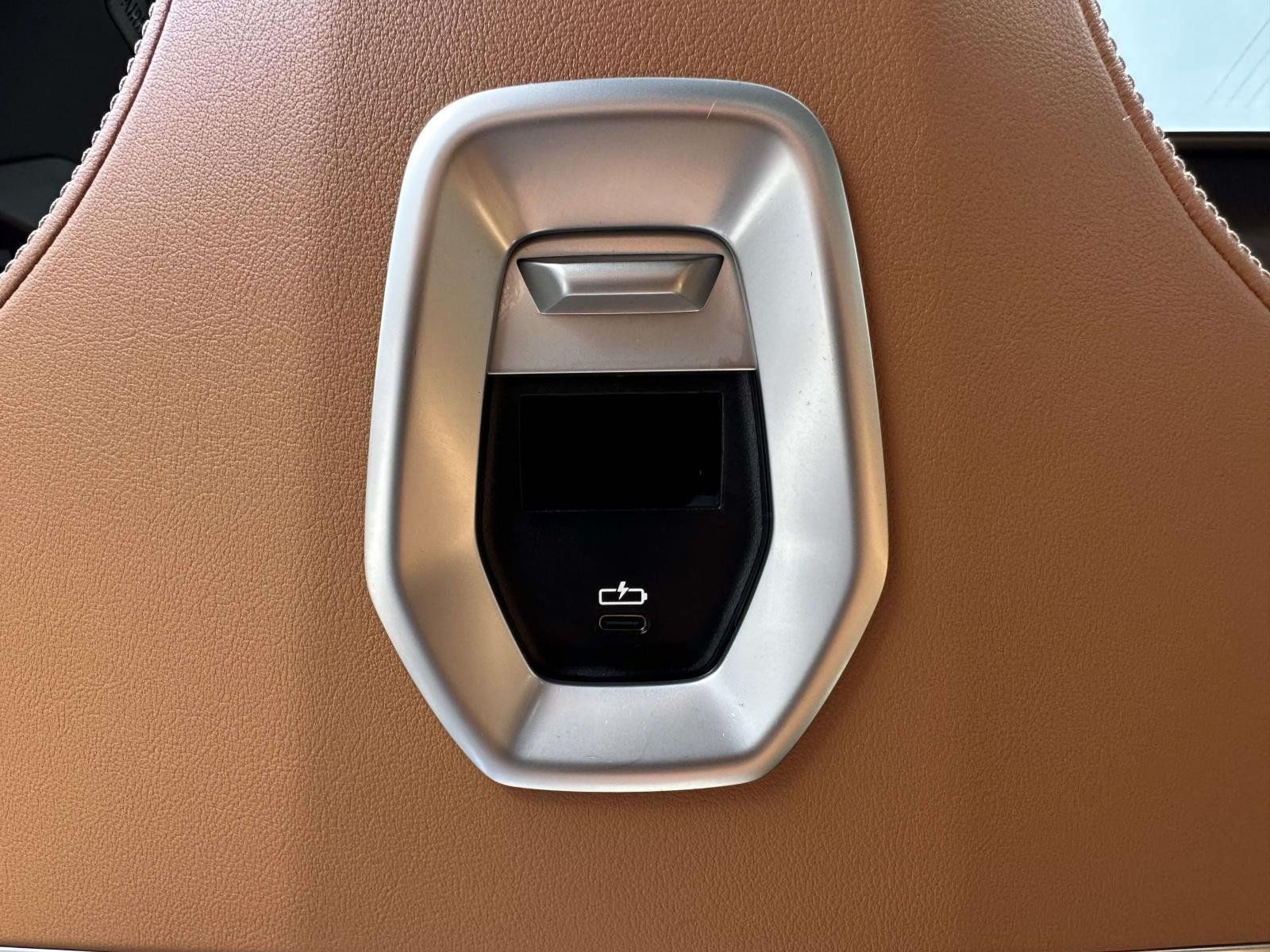Used 2023 BMW 740i w/ Parking Assistance Package RWD image 14