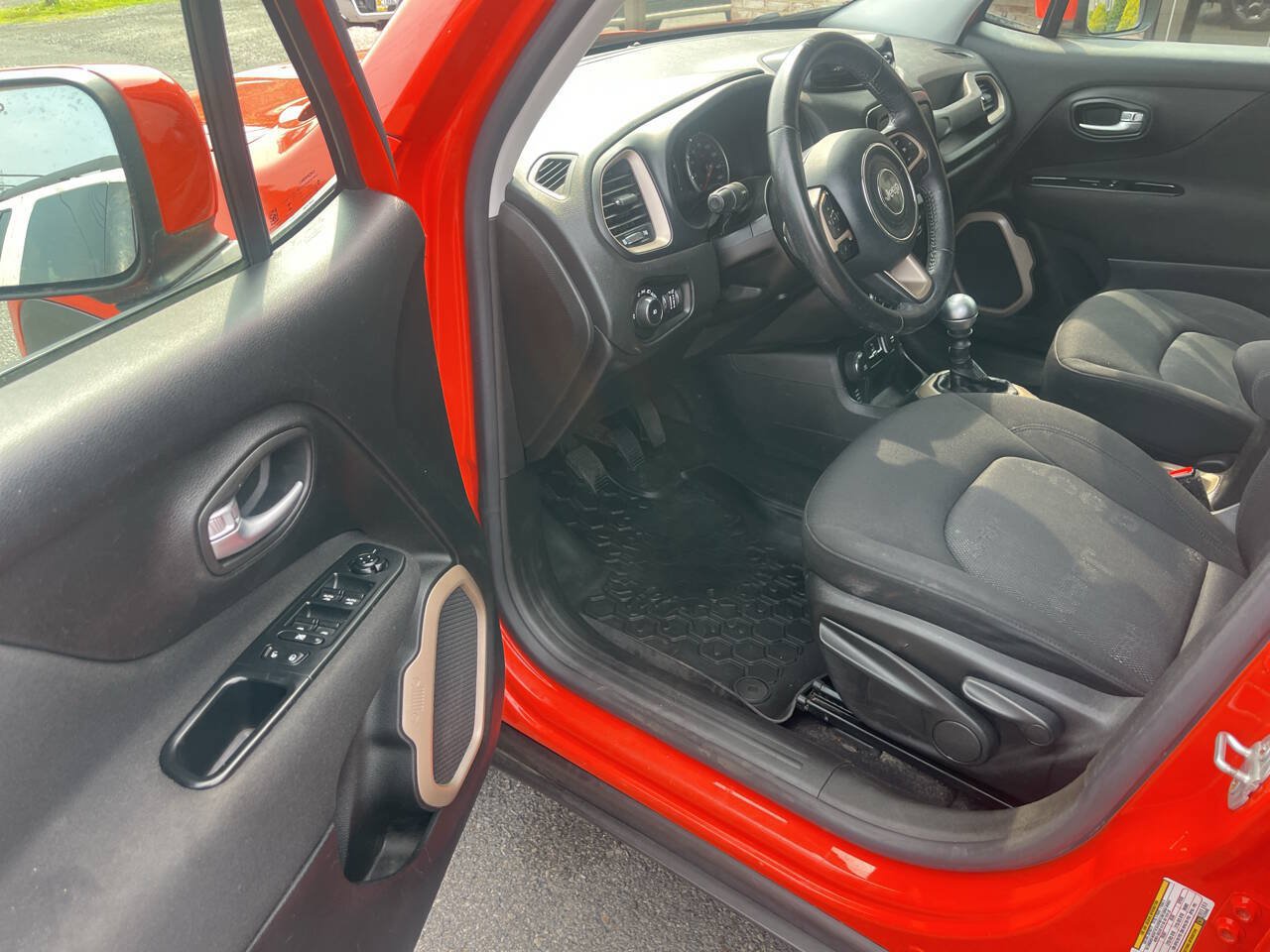 Used 2015 Jeep Renegade Latitude AWD/4WD image 14