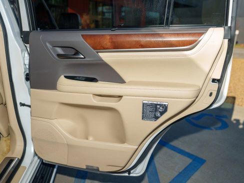 Used 2021 Lexus LX 570 4WD w/ Luxury Package image 27