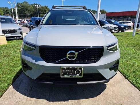 Used 2024 Volvo XC40 B5 Ultimate w/ Protection Package Premier AWD/4WD image 3