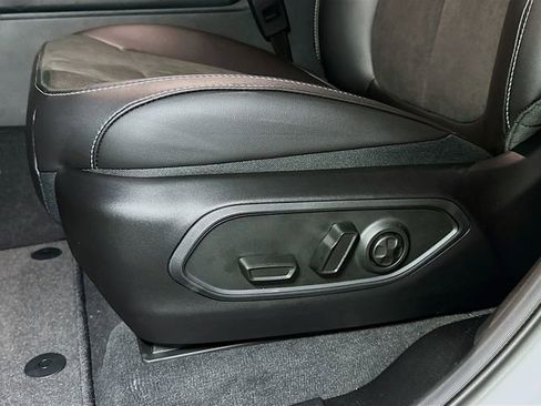 New 2025 Jeep Grand Cherokee Altitude image 13