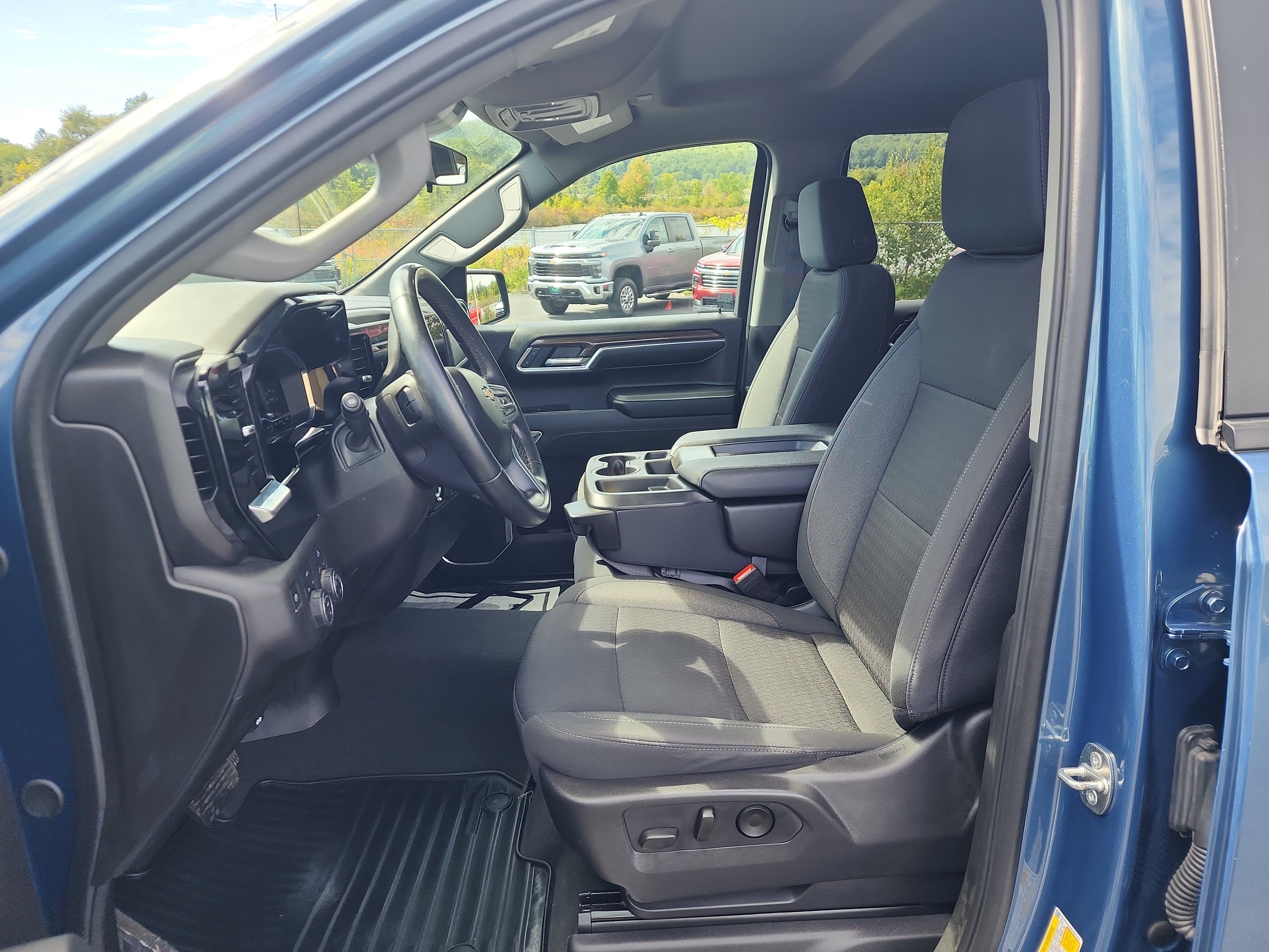 Certified 2024 Chevrolet Silverado 1500 LT AWD/4WD image 11