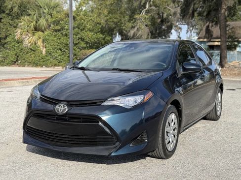 Used 2019 Toyota Corolla LE image 3