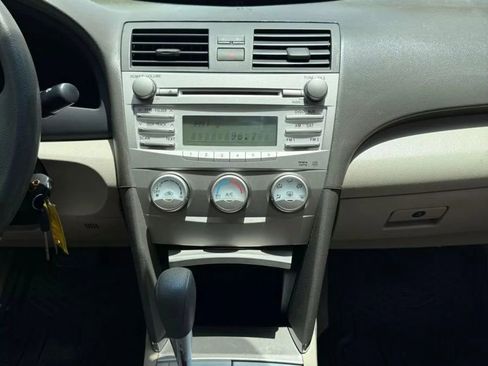 Used 2011 Toyota Camry LE w/ Fleet Convenience Pkg FWD image 17