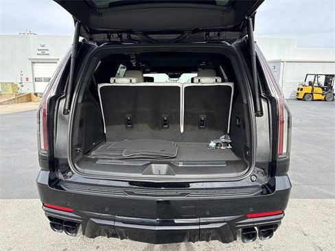 Used 2025 Cadillac Escalade V w/ LPO, ONYX Package image 5