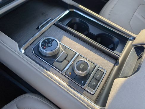 Used 2024 Ford Expedition Limited image 26