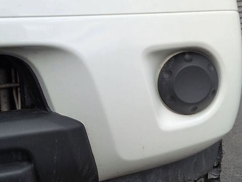 Used 2018 Nissan Frontier SV image 11