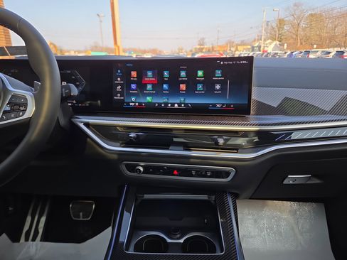 Used 2026 BMW X7 M60i image 24