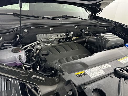 Used 2025 Volkswagen Atlas SE image 25