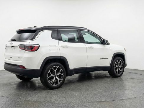 Used 2025 Jeep Compass Limited image 9