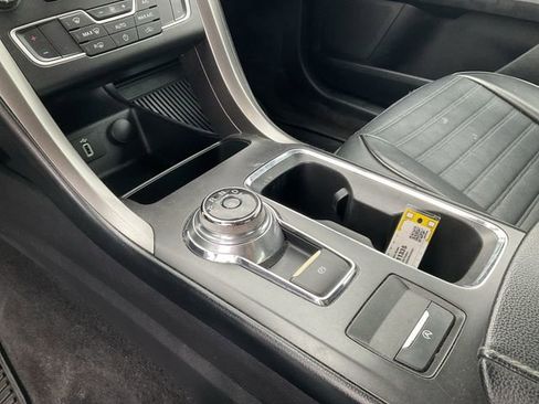 Used 2017 Ford Fusion SE w/ Fusion SE Technology Package FWD image 23