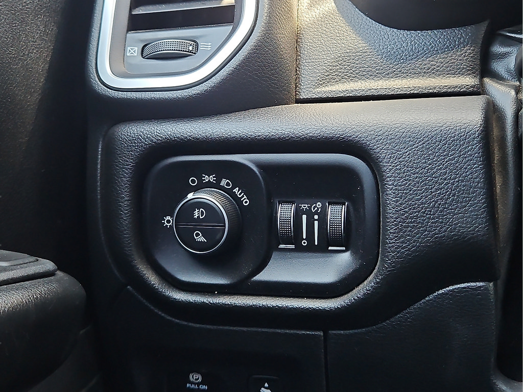 Used 2025 RAM 1500 Big Horn AWD/4WD image 15