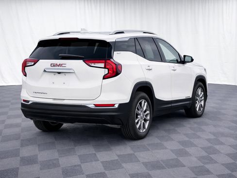 Used 2024 GMC Terrain SLT FWD image 3