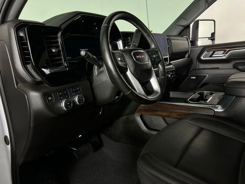 Used 2025 GMC Sierra 3500 SLT w/ SLT Premium Package image 21