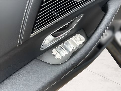 New 2026 Mercedes-Benz GLE 450 4MATIC Coupe image 9