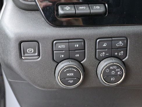 Used 2025 Chevrolet Silverado 2500 ZR2 w/ Technology Package AWD/4WD image 28