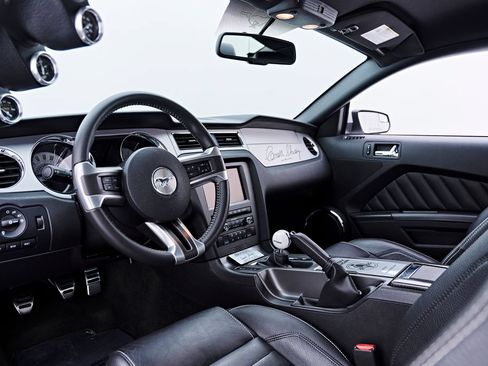 Used 2011 Ford Mustang GT Premium w/ Electronics Pkg RWD image 2