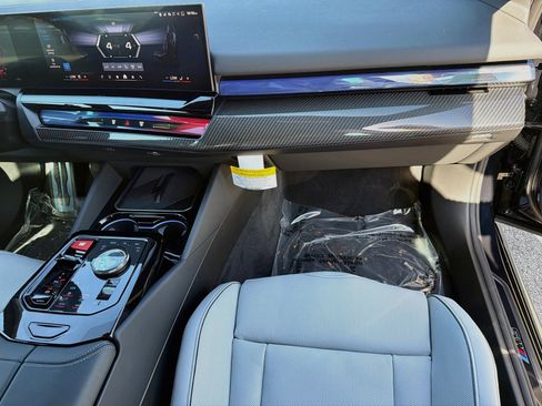New 2027 BMW M5 Touring AWD/4WD image 18