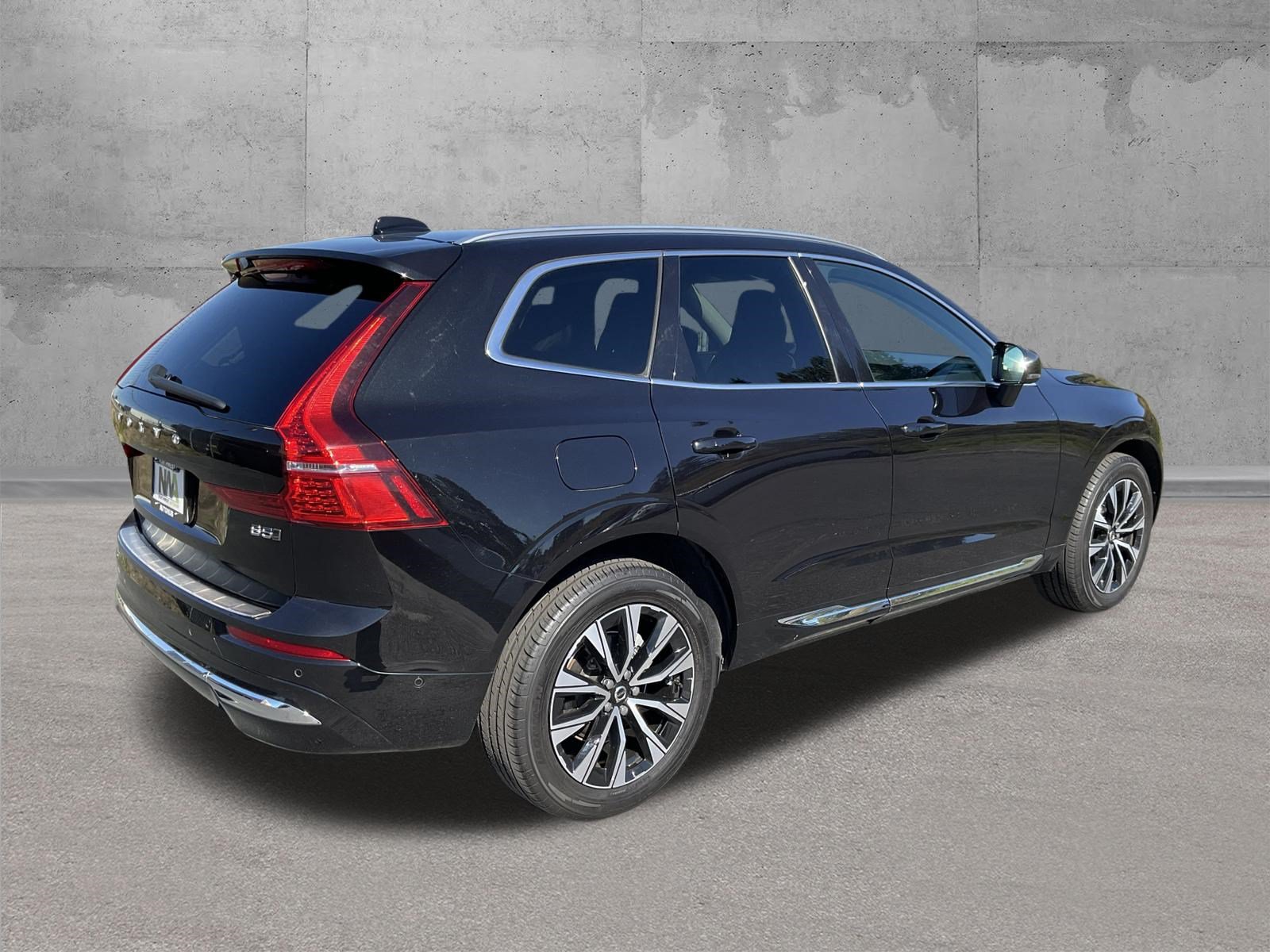 Used 2023 Volvo XC60 B5 Plus AWD/4WD image 3