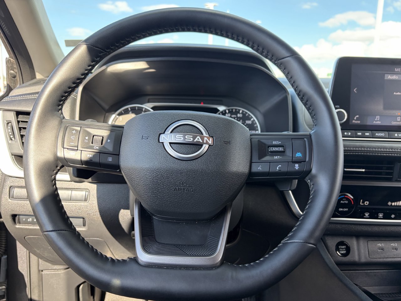 Certified 2025 Nissan Rogue SV FWD image 30