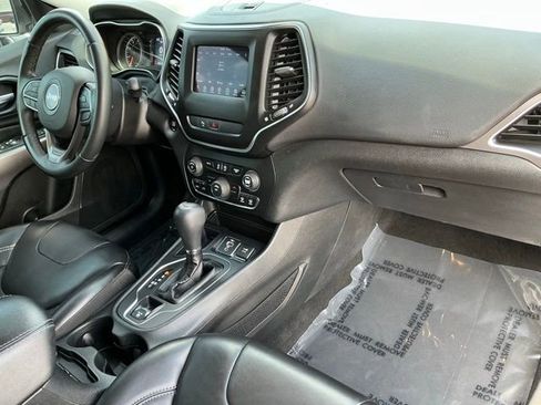 Used 2019 Jeep Cherokee Latitude Plus FWD image 21