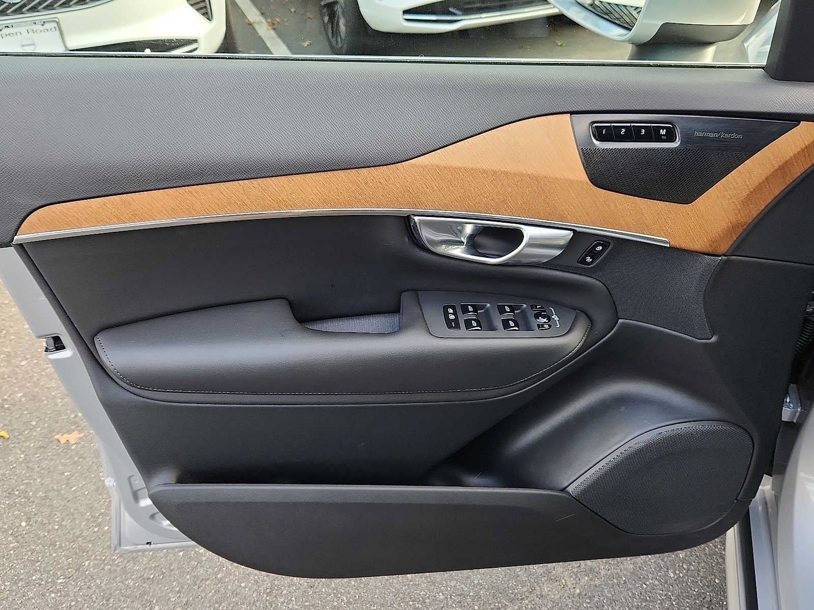 Certified 2023 Volvo XC90 B6 Plus AWD/4WD image 12